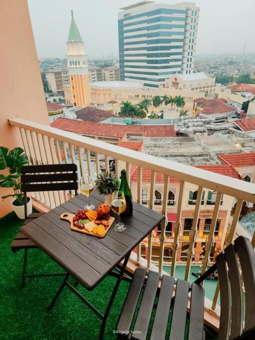 New Modern Venice Best View And Balcony, Fast Wifi At Mckinley Hill 1Br Interconnected To Venice Grand Canal Mall Manila Zewnętrze zdjęcie