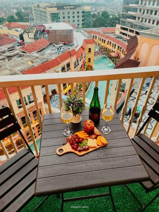 New Modern Venice Best View And Balcony, Fast Wifi At Mckinley Hill 1Br Interconnected To Venice Grand Canal Mall Manila Zewnętrze zdjęcie