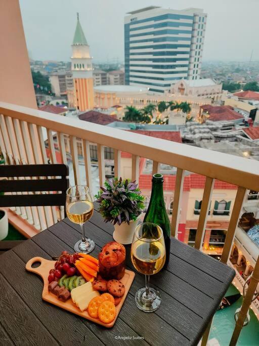 New Modern Venice Best View And Balcony, Fast Wifi At Mckinley Hill 1Br Interconnected To Venice Grand Canal Mall Manila Zewnętrze zdjęcie