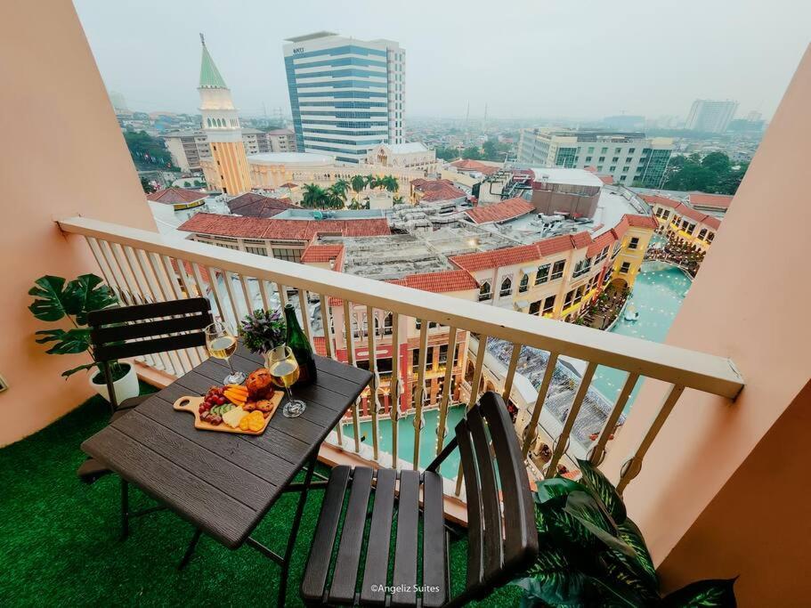 New Modern Venice Best View And Balcony, Fast Wifi At Mckinley Hill 1Br Interconnected To Venice Grand Canal Mall Manila Zewnętrze zdjęcie